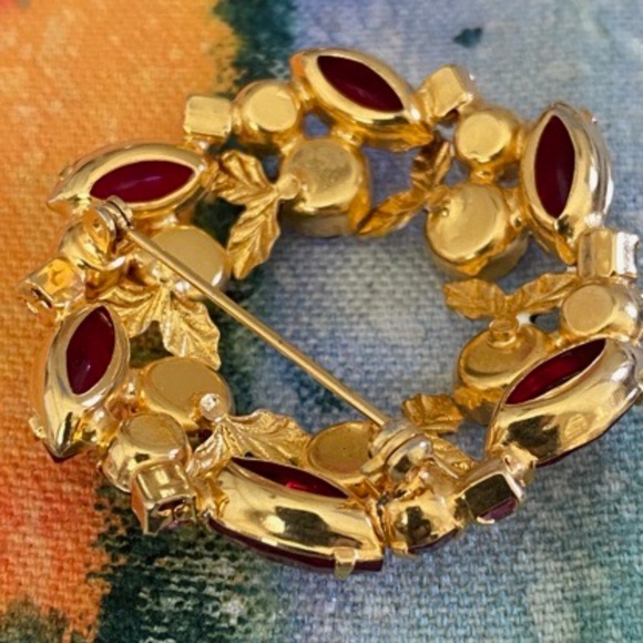 VINTAGE  Brooch Jeweled Wreath - Picture 3 of 5